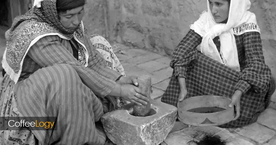 نقش زنان در صنعت قهوه باریستا کافه خرید قهوه درست کردن