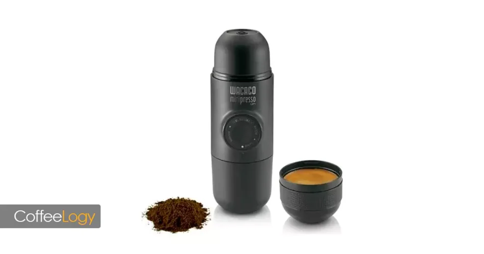 اسپرسو ساز پرتابل در کمپ با آسیاب درست و آب گرم